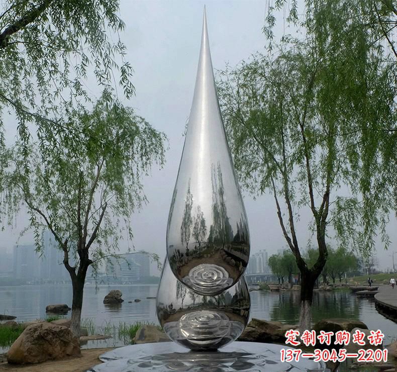 湖北不锈钢广场的水滴雕塑