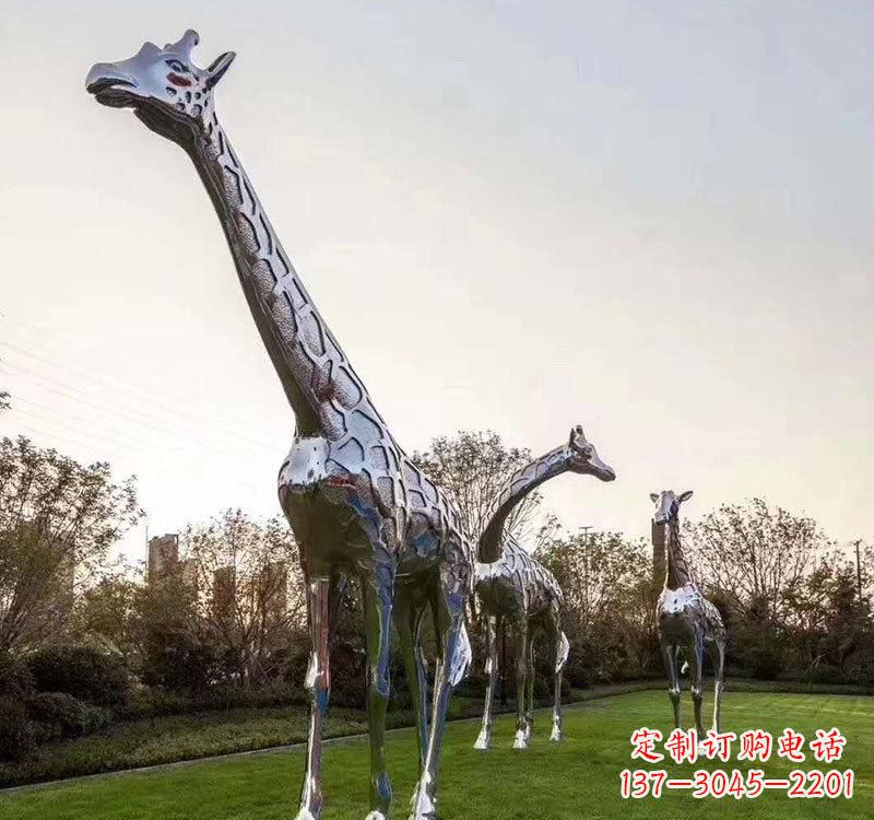 湖北不锈钢长颈鹿雕塑美丽的艺术精神