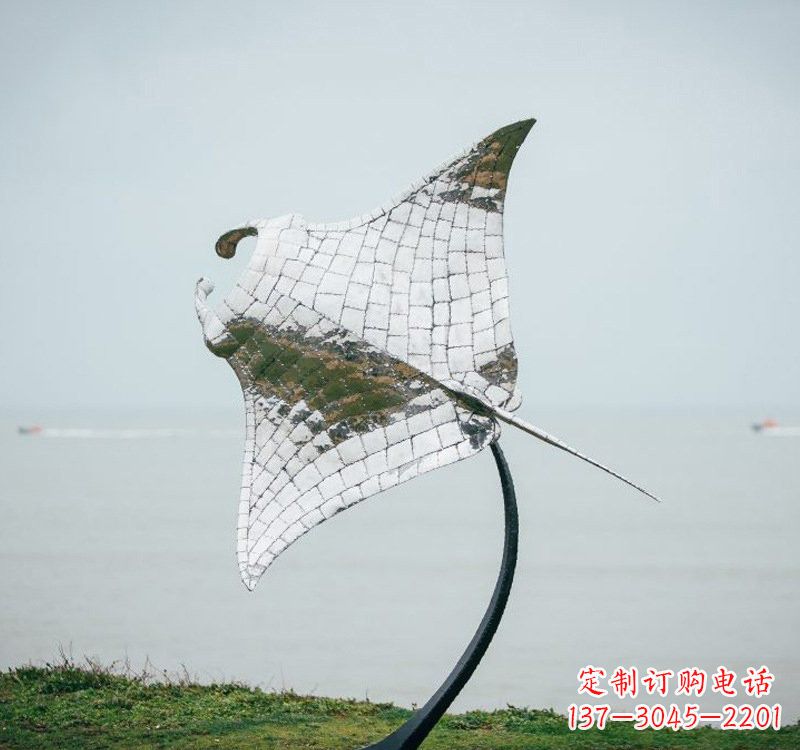 湖北不锈钢海洋动物蝠鲼雕塑艺术与环保的完美结合