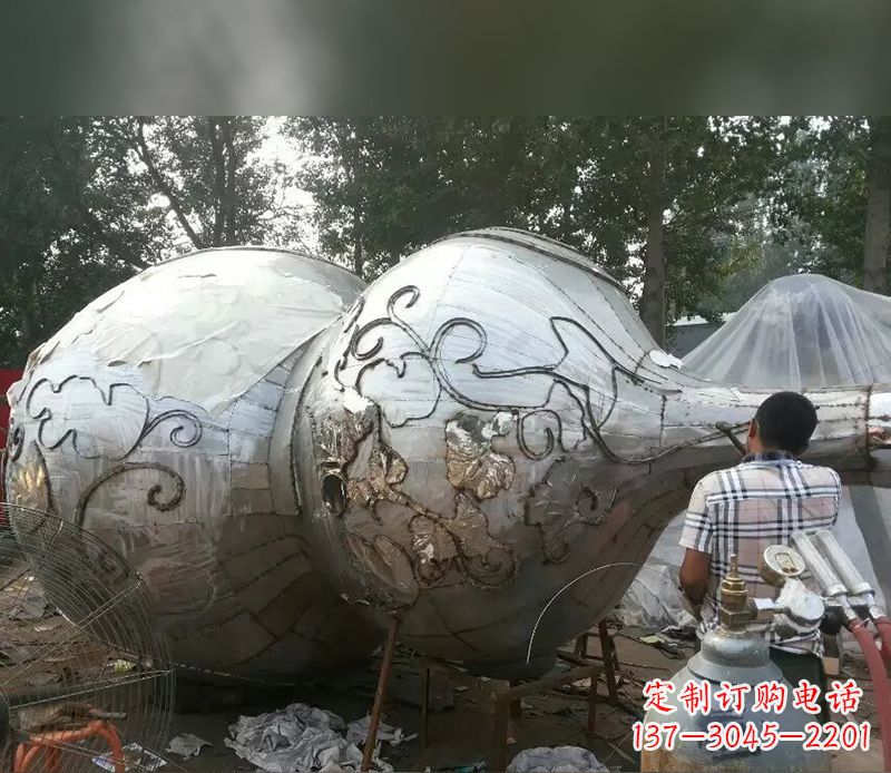 湖北不锈钢葫芦雕塑精美绝伦