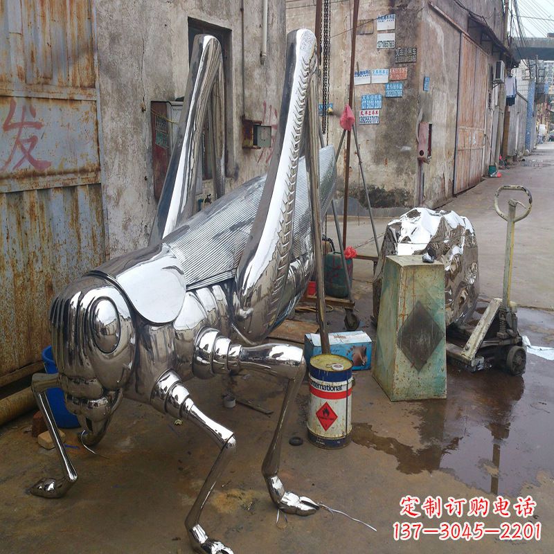 湖北不锈钢蝗虫蚂蚱雕塑