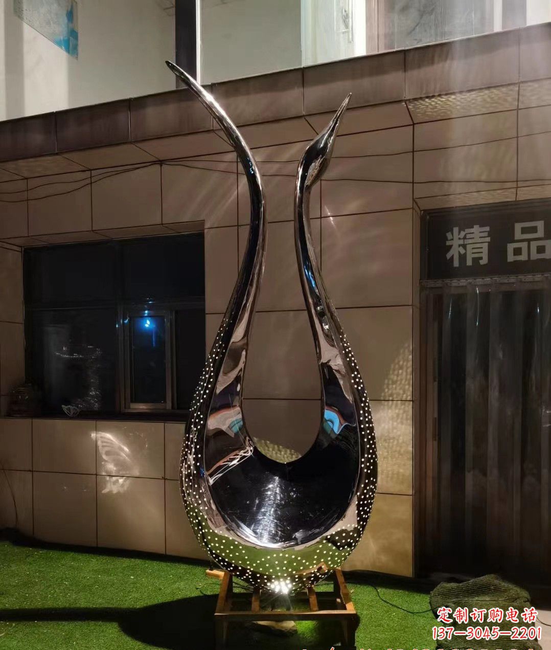湖北不锈钢镜面天鹅雕塑——象征着美丽与坚强