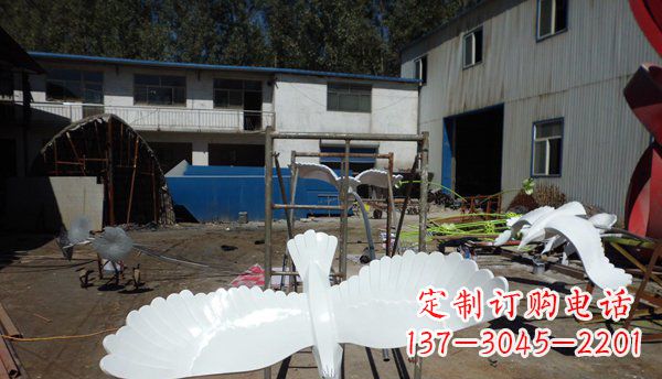 湖北不锈钢老鹰雕塑美丽的象征