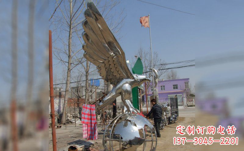 湖北不锈钢老鹰雕塑象征力量与美丽