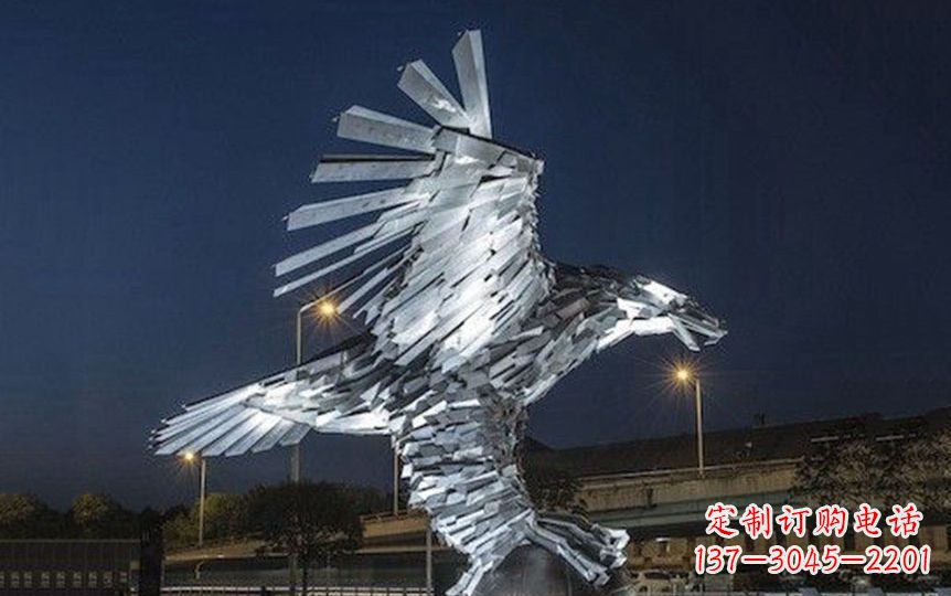 湖北金色老鹰展翅飞翔——不锈钢老鹰抓球广场景观雕塑