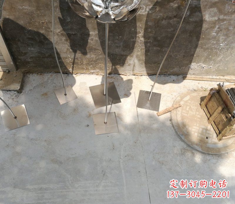 湖北不锈钢荷叶雕塑给大厅带来精致优雅