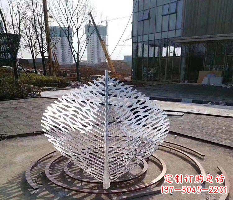 湖北不锈钢镂空树叶雕塑精美雕刻的艺术