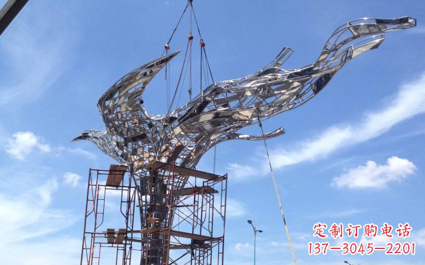 湖北不锈钢镂空鸽子雕塑美丽的象征