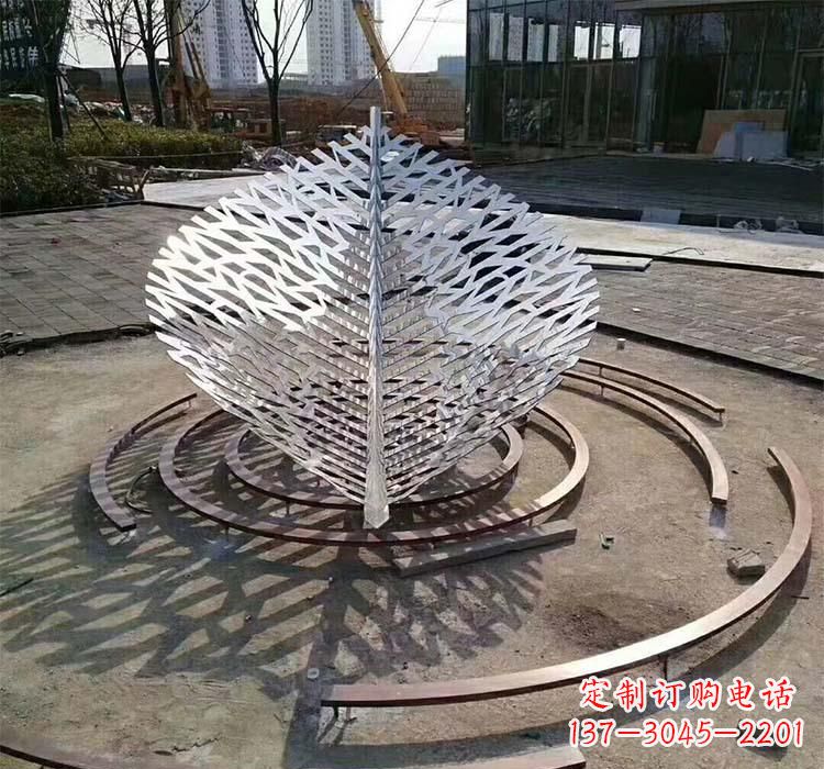 湖北不锈钢镂空景观树叶雕塑