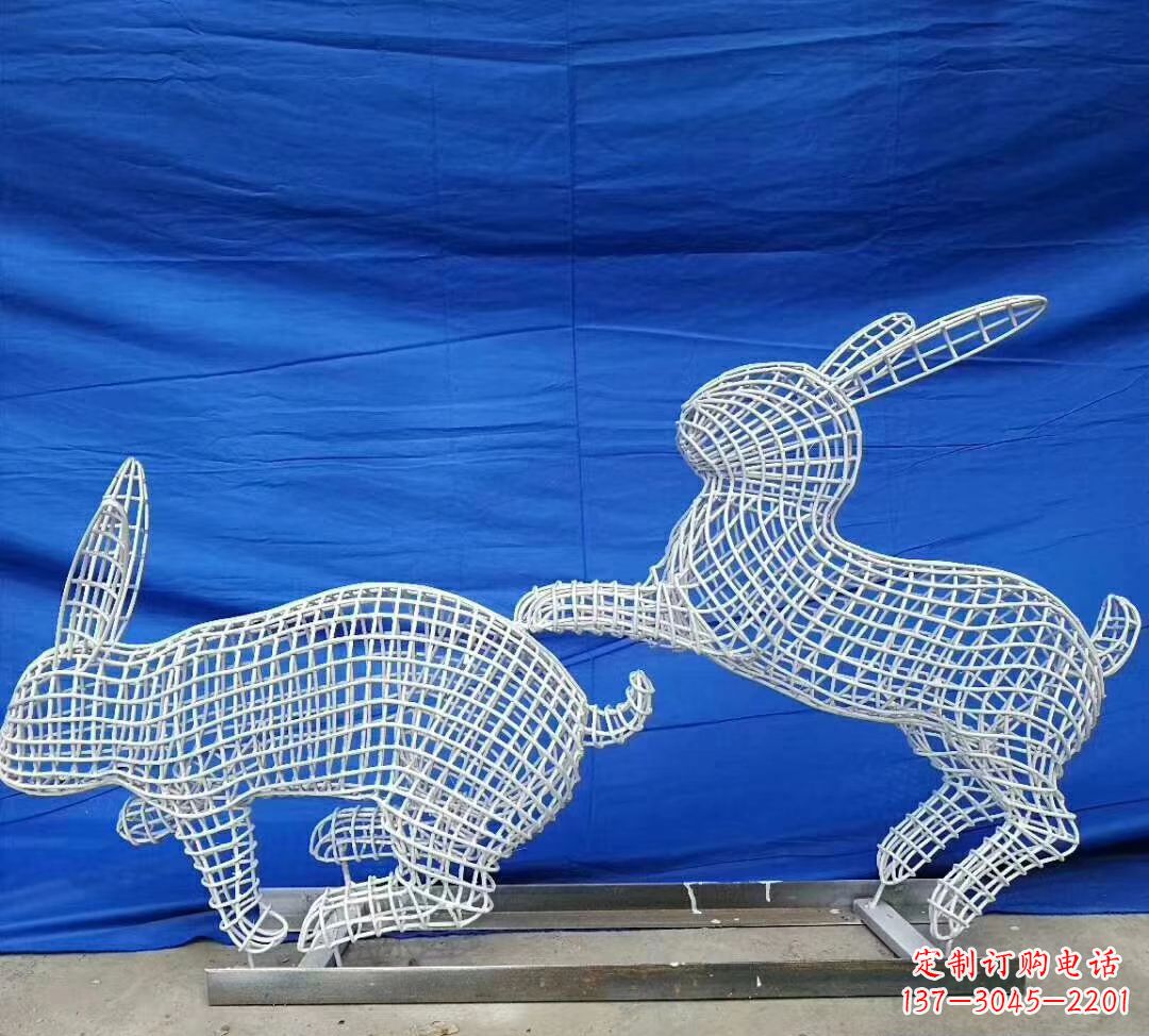 湖北不锈钢镂空兔子精美雕塑展现可爱