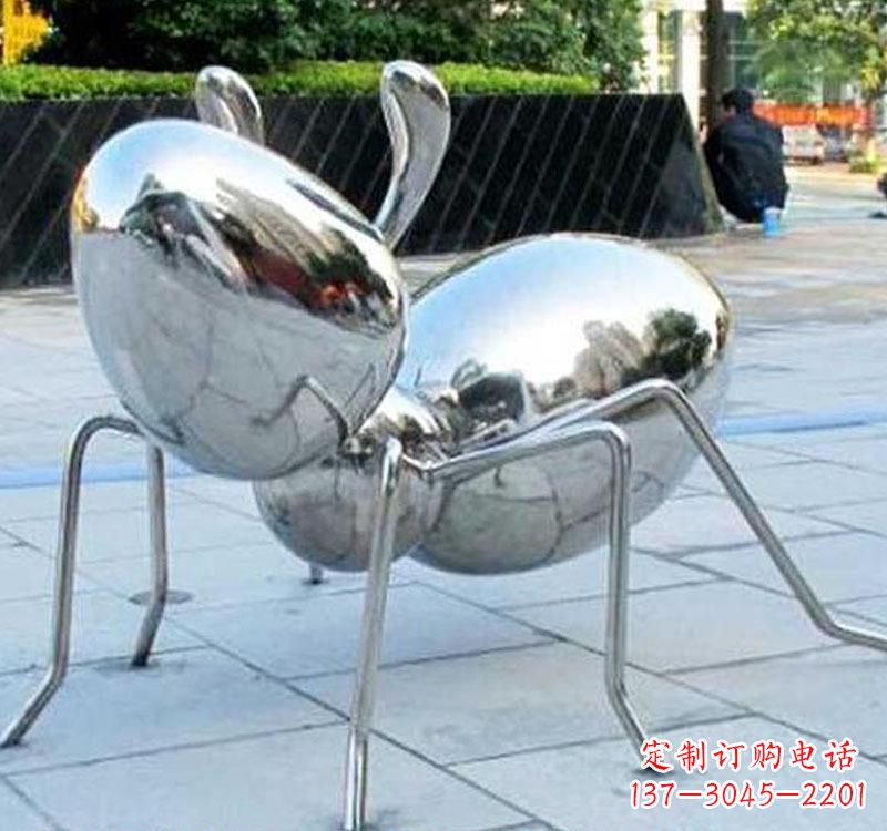 湖北不锈钢蚂蚁雕塑一座象征努力的艺术作品