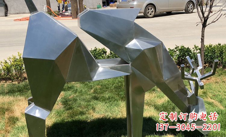湖北不锈钢梅花鹿吃草公园动物雕塑