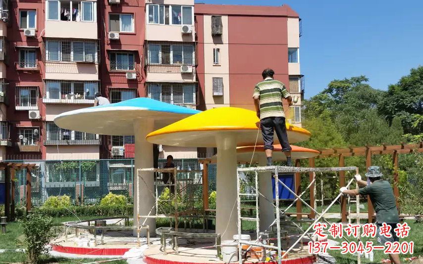 湖北不锈钢蘑菇凉亭——精美雕塑点缀绿意