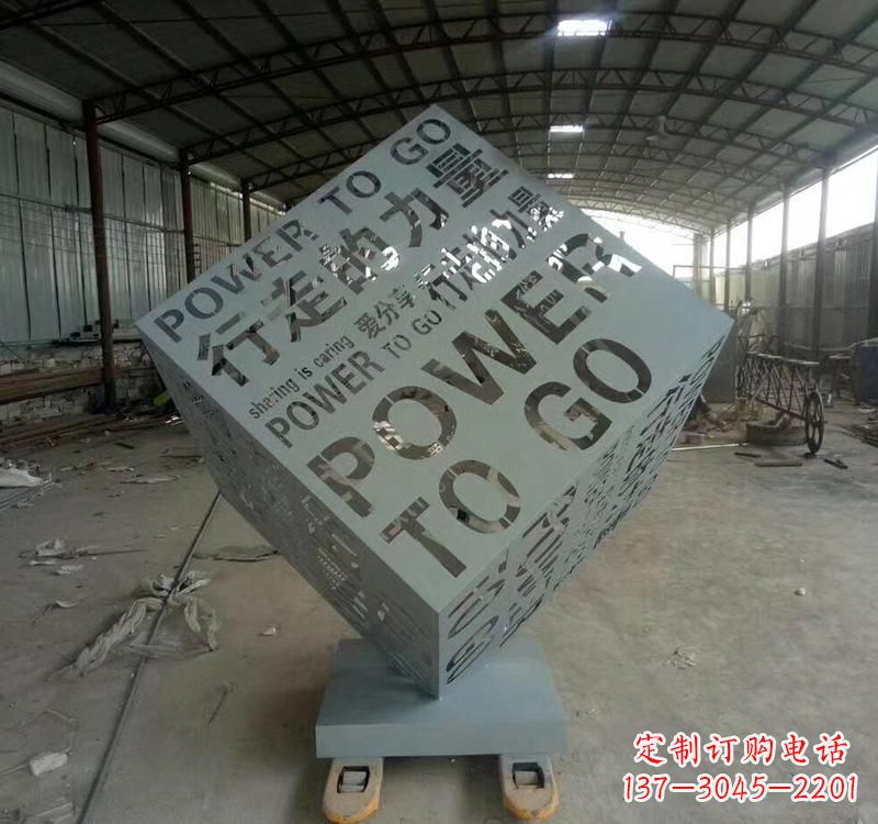 湖北不锈钢魔方景观雕塑精致的现代艺术