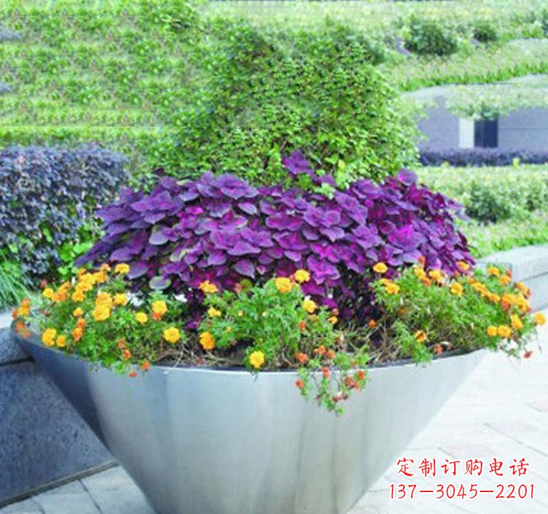 湖北不锈钢花盆雕塑艺术之美