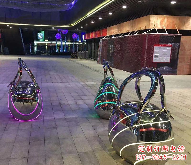 湖北不锈钢手提包雕塑精美艺术品