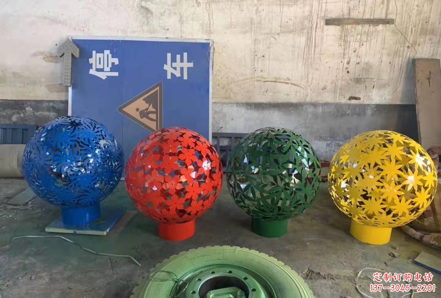 湖北灵动树叶镂空球雕塑景观