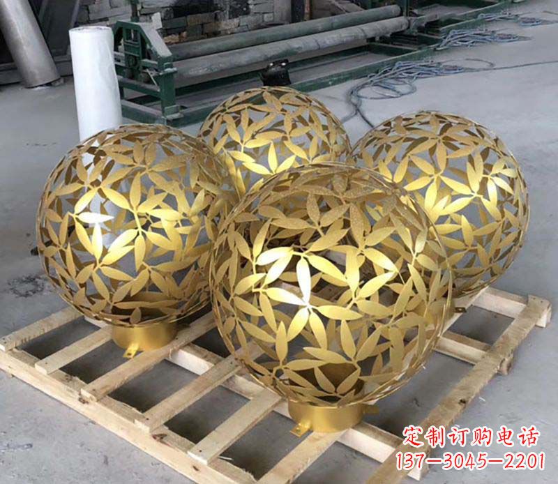 湖北不锈钢树叶镂空球的美妙景观
