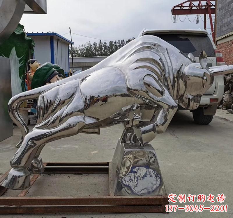 湖北不锈钢拓荒牛雕塑象征勇敢和拼搏