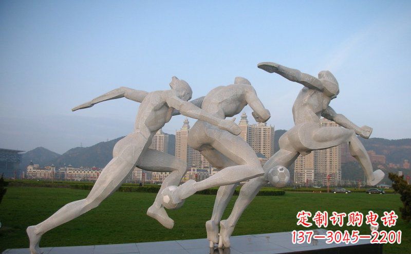 湖北足球雕塑给公园景观增色