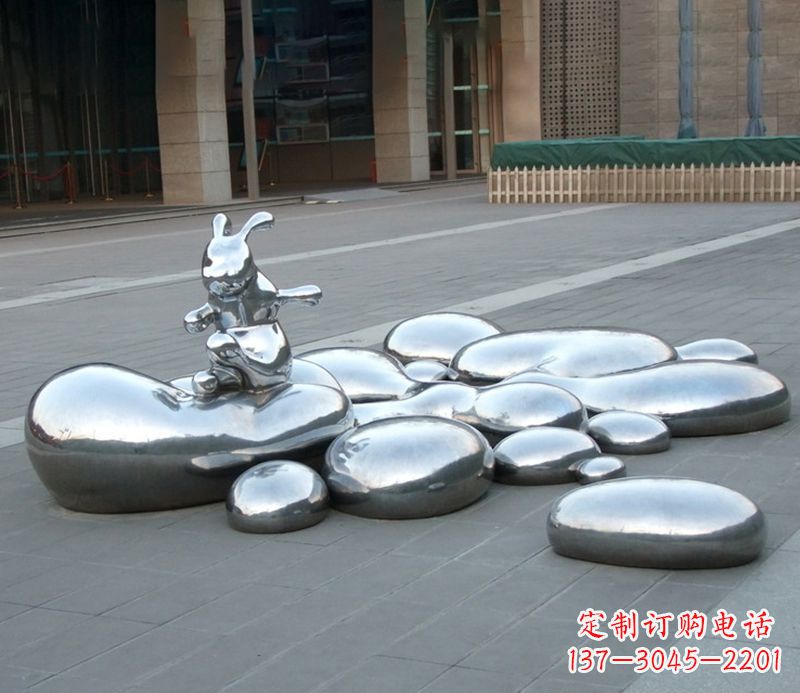 湖北不锈钢兔子雕塑饱含艺术美感的艺术品