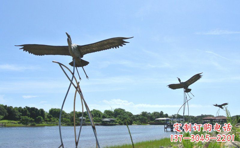 湖北不锈钢仙鹤雕塑象征着自由之美