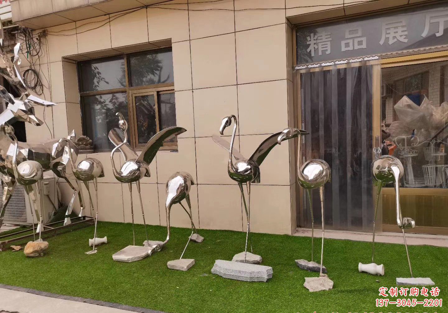 湖北不锈钢仙鹤景观雕塑精美雕塑展现优美的仙鹤之美