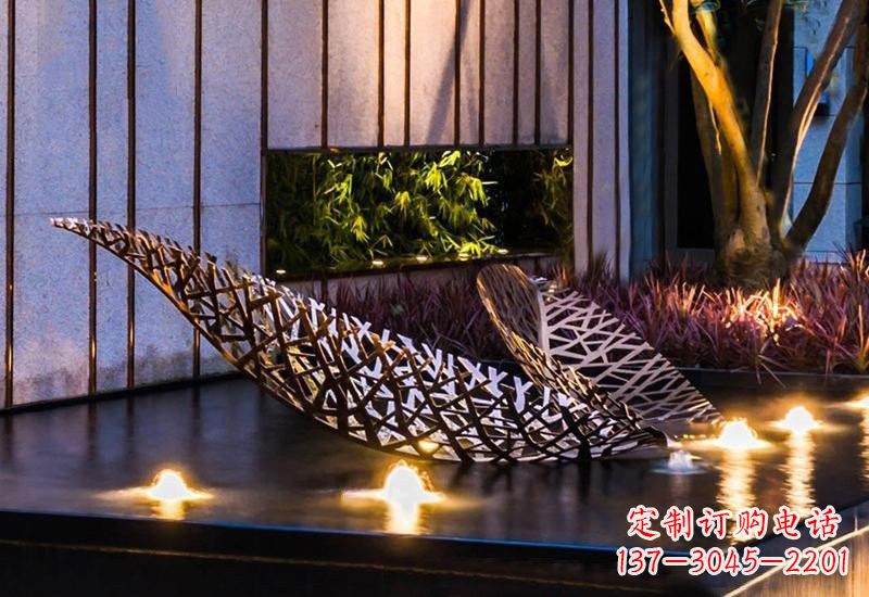 湖北不锈钢小区镂空树叶雕塑给小区添彩