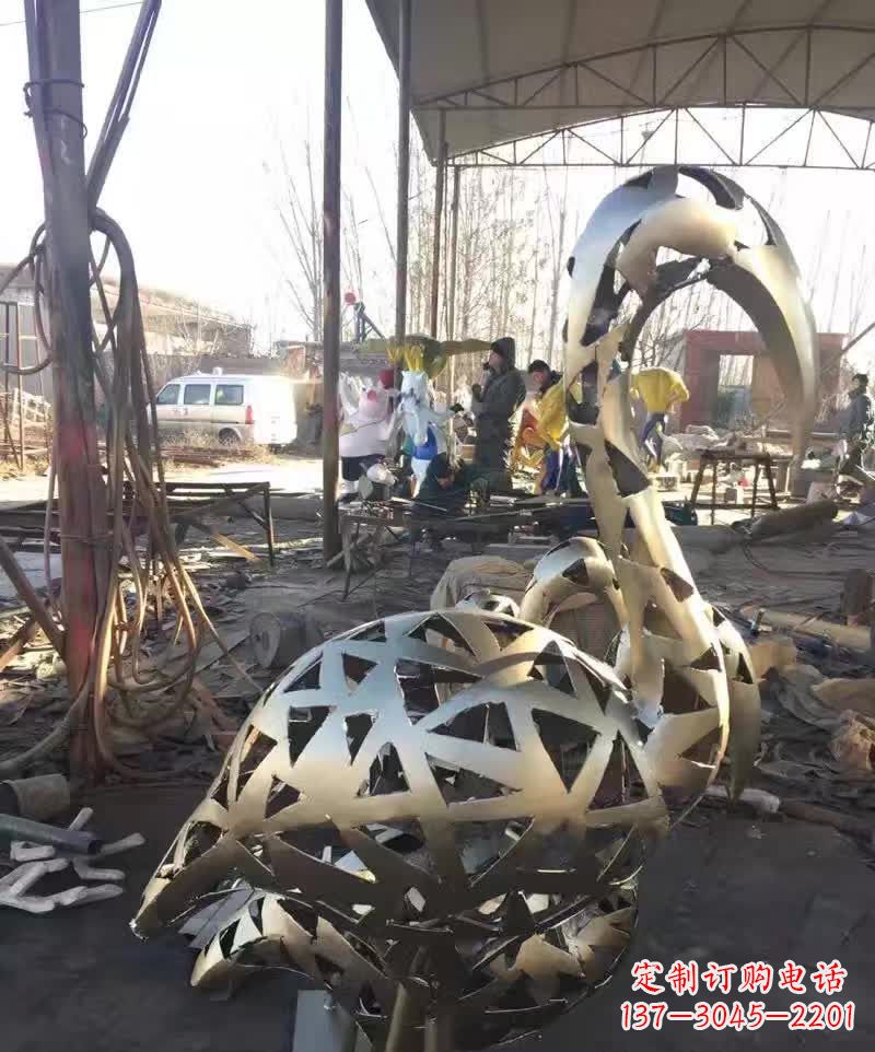 湖北不锈钢天鹅雕塑象征着幸福的美好