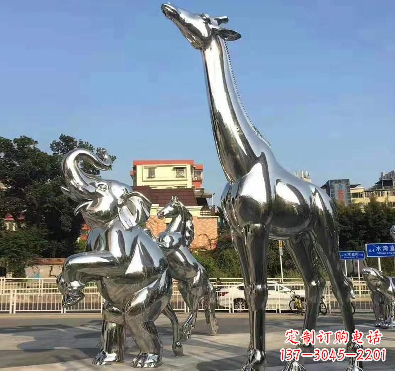 湖北长颈鹿雕塑精美而优雅