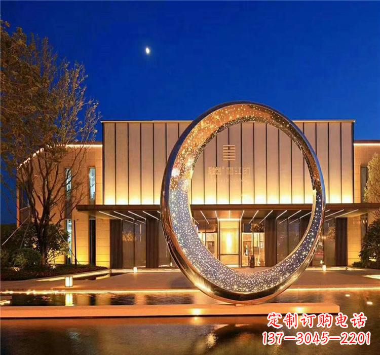 湖北不锈钢圆环雕塑给空间增添无限美感