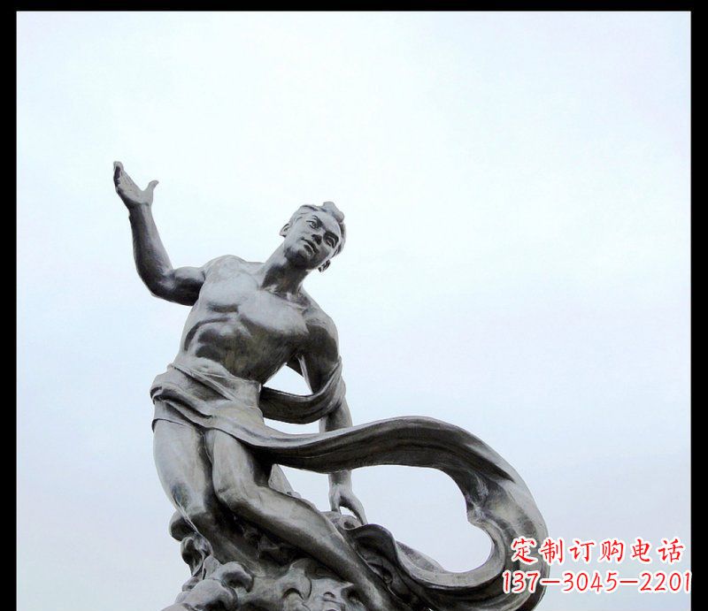 湖北浪花上的勇敢者——不锈钢站立的男人雕塑