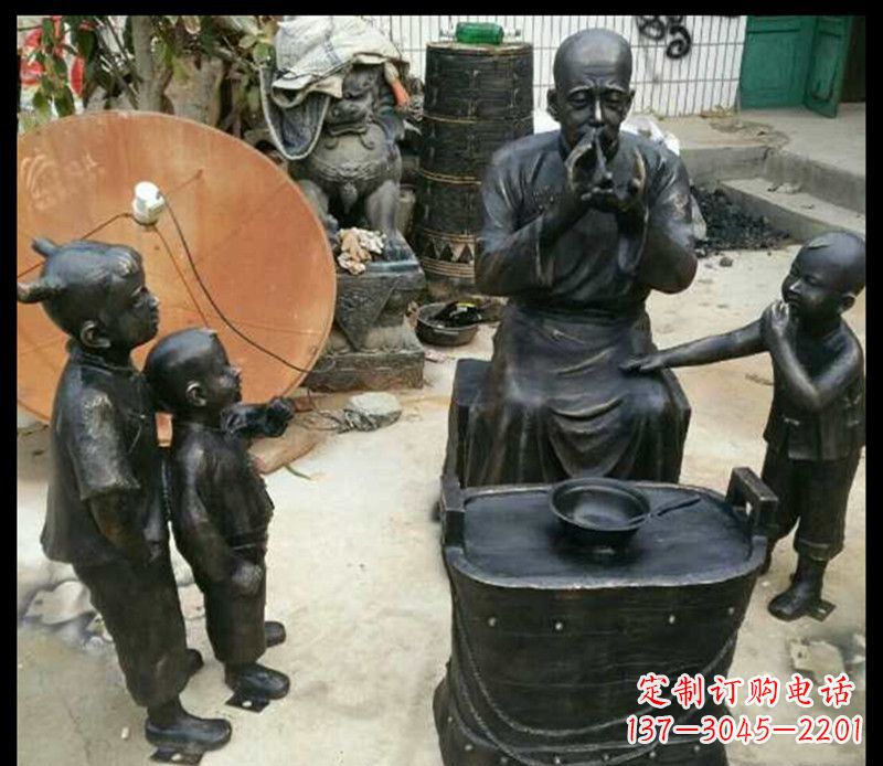 湖北糖果街上的铜雕精灵