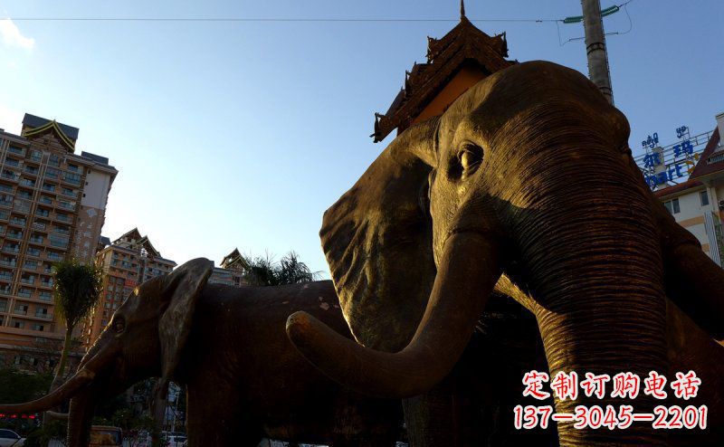 湖北步行街上的大象雕塑——给街道带来活力