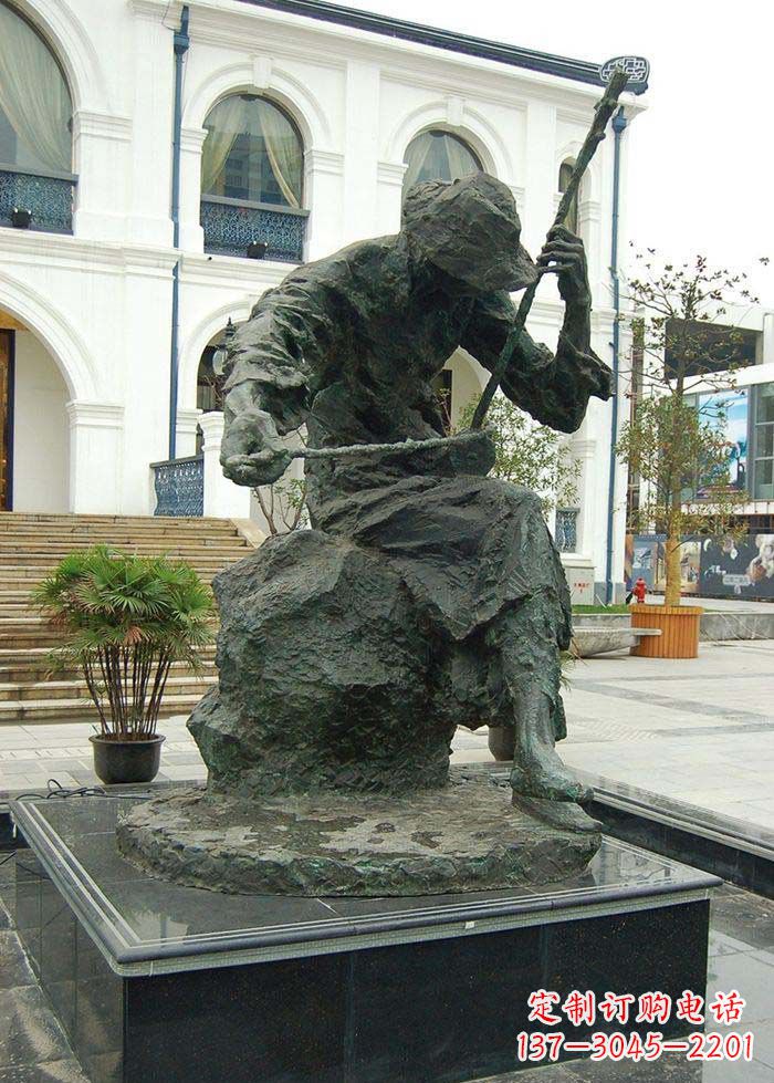 湖北节奏轻快的二胡雕塑