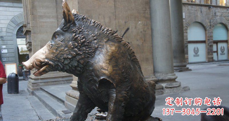 湖北步行街野猪景观铜雕