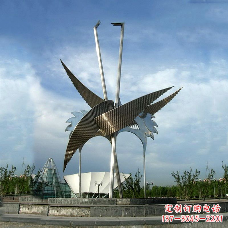 湖北城市广场不锈钢铁艺抽象仙鹤景观雕塑