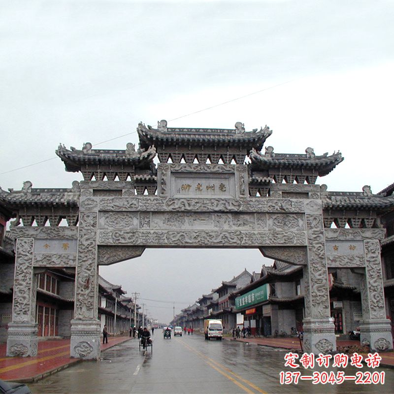 湖北城市街道上的历史风貌——仿古石牌楼