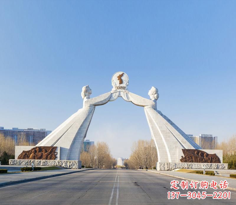 湖北城市街道的拱门雕塑——让城市更加精彩