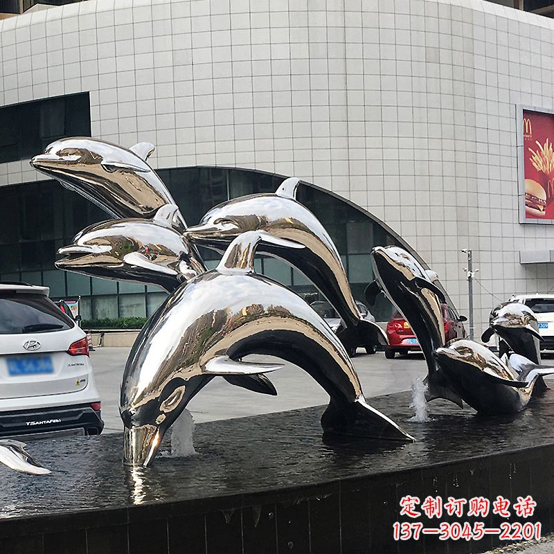 湖北海豚雕塑点亮城市商场的不锈钢镜面水景