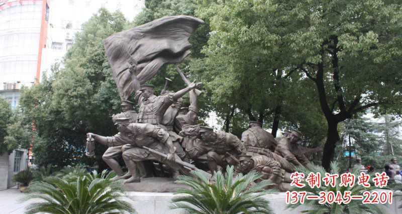 湖北革命战士的英勇雕塑