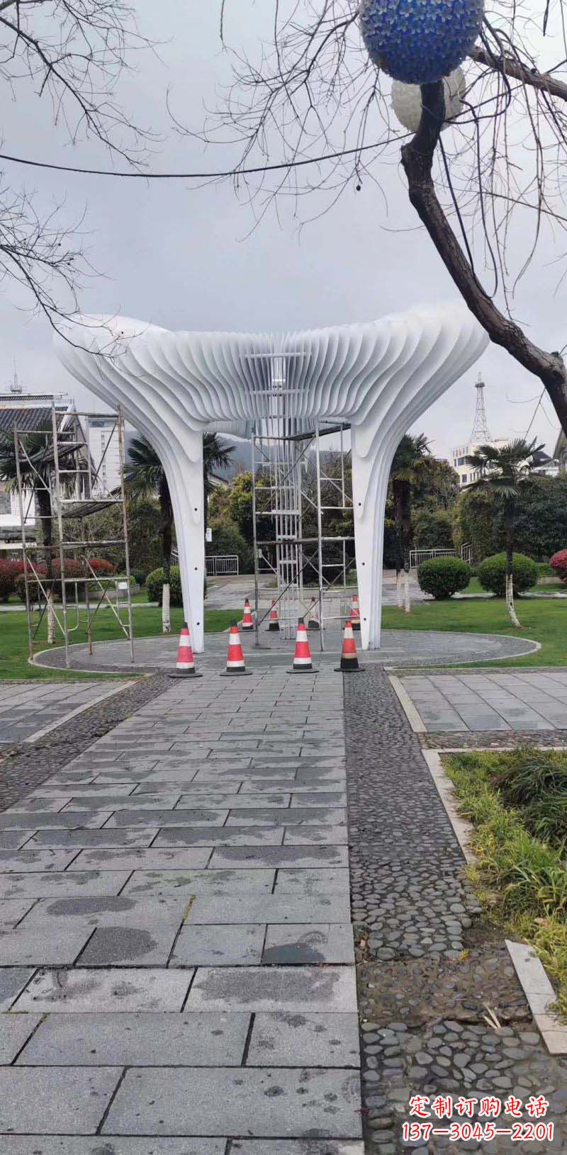 湖北拱门雕塑融入现代设计的古典美感