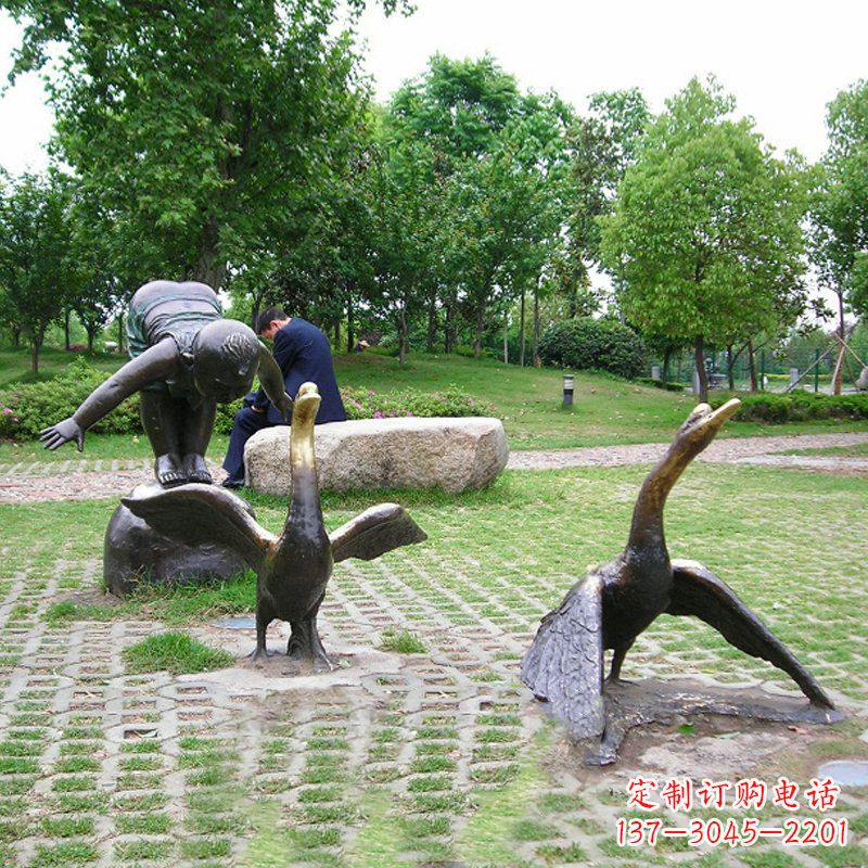 湖北纯铜天鹅雕塑精美的艺术品