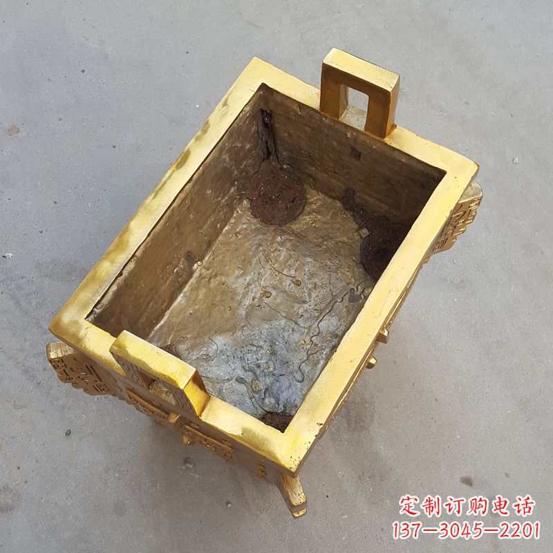 湖北纯铜铸造金色香炉鼎