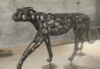 湖北珍贵的豹雕塑——金钱豹公园的标志
