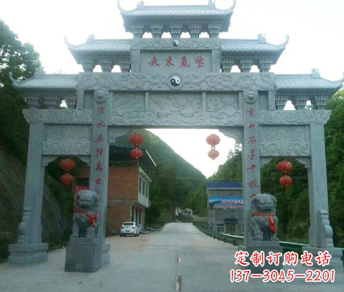 湖北“村口三门石雕牌楼——传承文化的艺术”