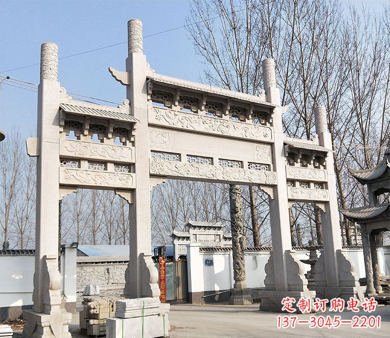 湖北村口的珍贵文化——牌坊雕塑