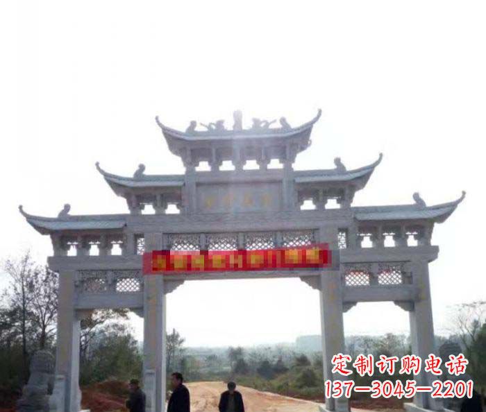 湖北三门石雕牌楼古老而精美的雕塑