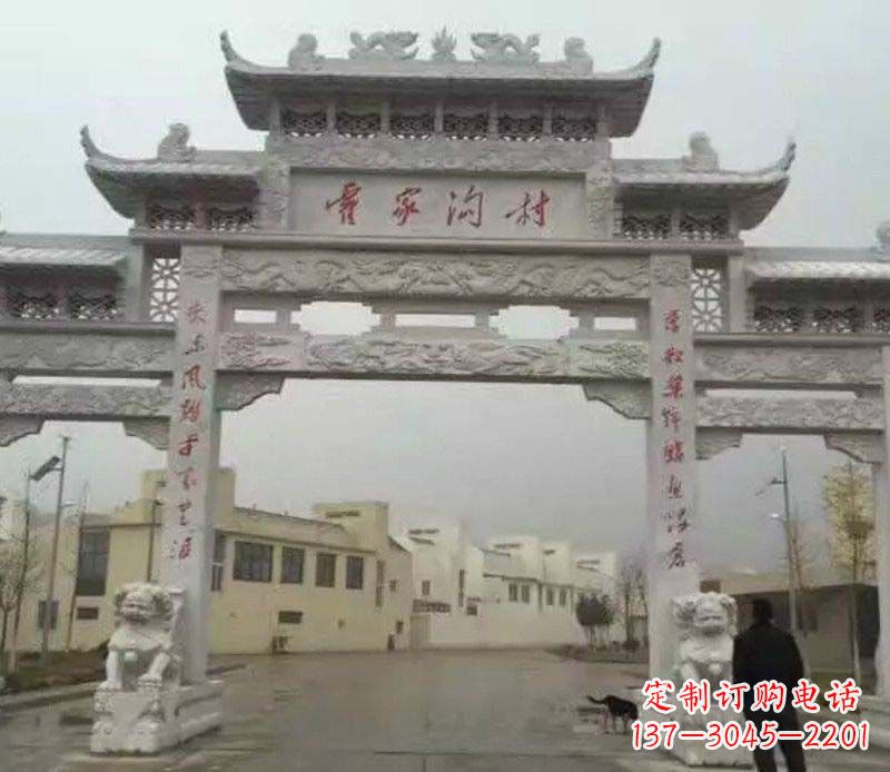 湖北村庄三门石牌坊雕塑的历史与文化