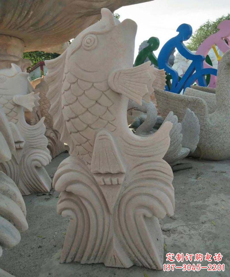 湖北大理石艺术装饰绚丽多彩的鲤鱼雕塑